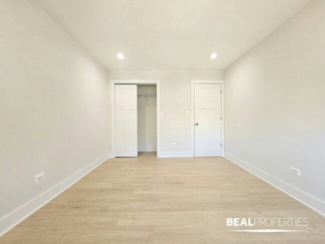 Building Photo - 698 Elm Pl