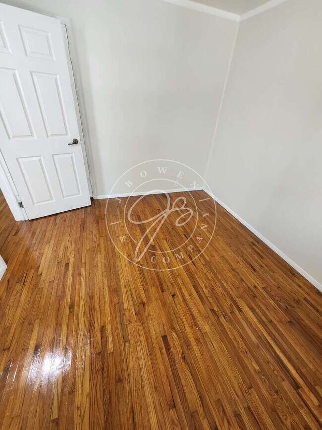 Building Photo - Adorable Updated 3 Bedroom Bungalow Near Downtown & Tony Packo's!