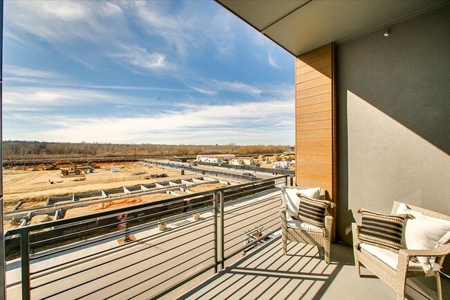Building Photo - Absolutely! This home offers the perfect blend of luxury, convenience, and comfort.