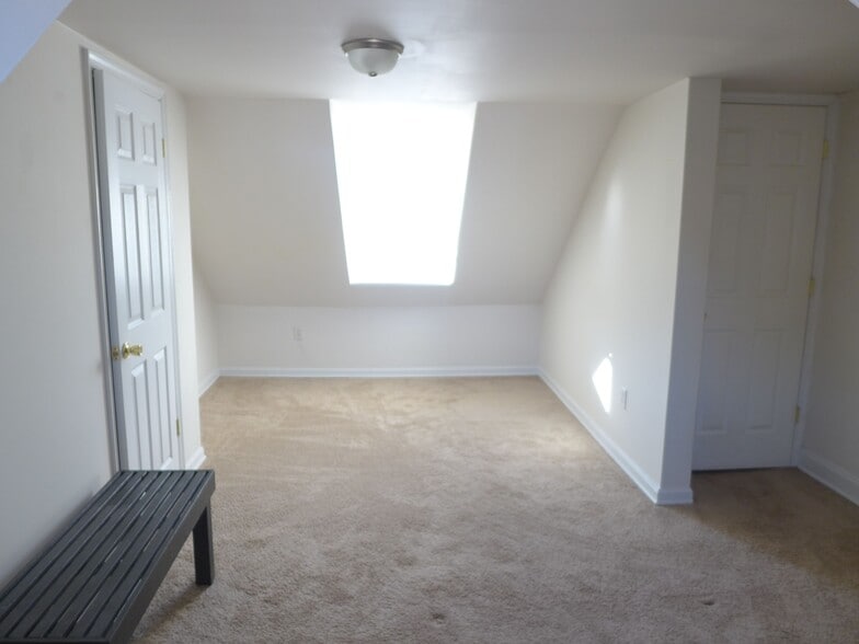 Building Photo - 512 S Wolfe St