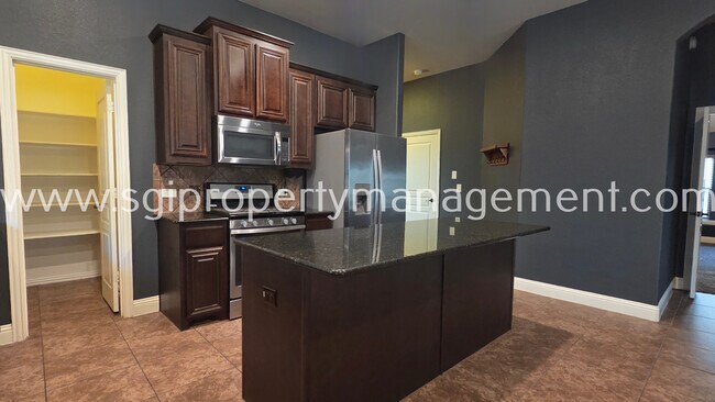 Building Photo - 525 Bamborough Dr