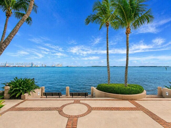 Building Photo - 520 Brickell Key Dr