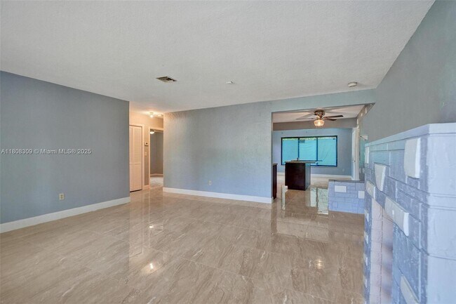 Building Photo - 2890 SW 9th St