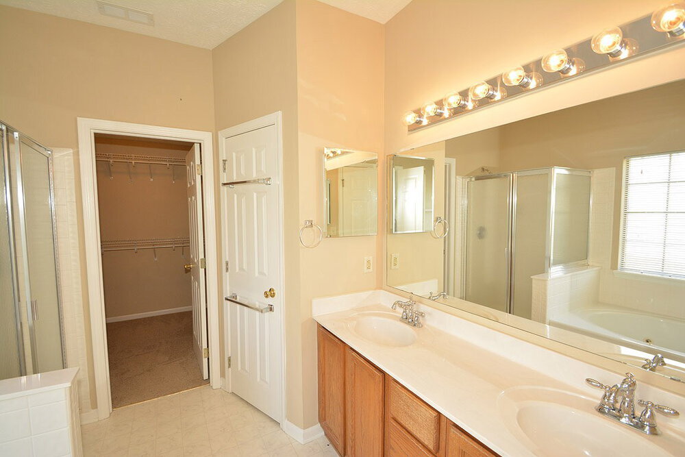 Building Photo - 10299 Lakeland Dr