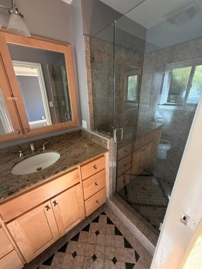 Building Photo - 242 Sandringham Rd