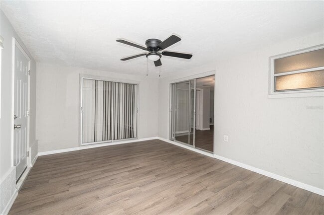 Building Photo - 7911 Foxwood Dr