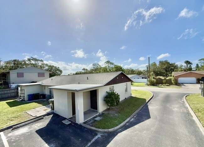 Building Photo - 7073 Brentford Rd