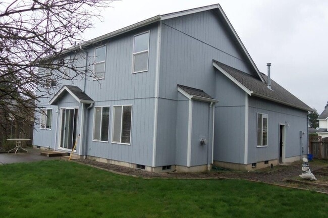 Building Photo - Spacious 4Bedroom / 2.5 Bath Home Highly D...