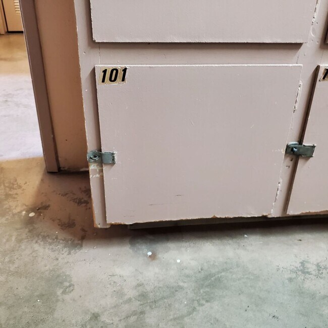 Building Photo - A Charming Westside Rental