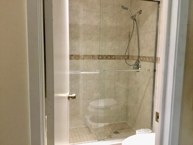 Building Photo - 4007 N Cypress Dr