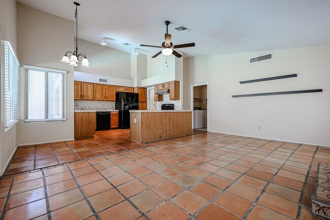 Building Photo - Welcome to this stunning 4 bedroom, 2 bath...
