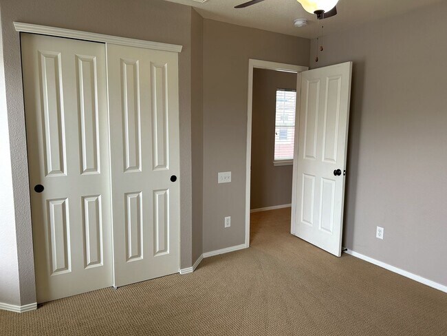 Building Photo - Spacious 3 Bed, 2.5 Bath Home with Attached Garage and Pool Access - Available Now