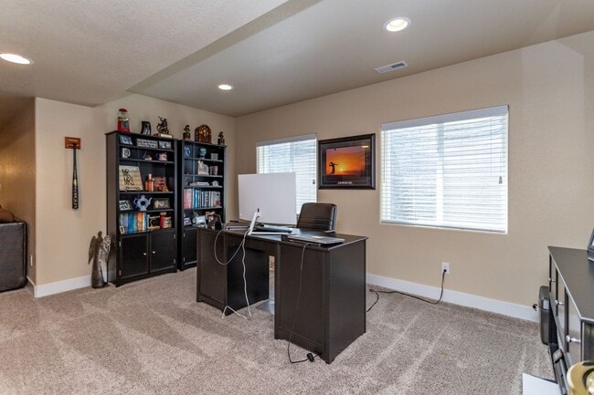 Building Photo - Immaculate 3-Story Home | Comfort, Space &...