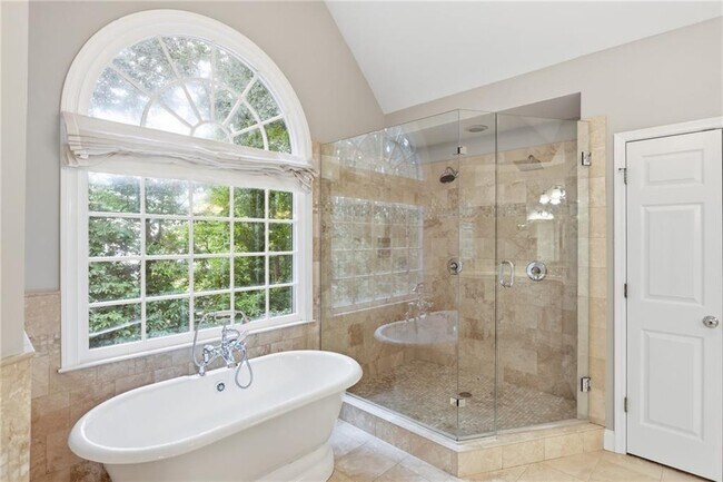Building Photo - 4563 Fountain Dr NE