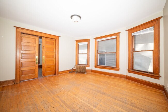 Building Photo - 405-407 W Main St