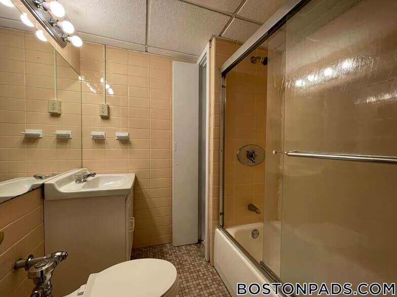 Building Photo - 62 Boylston St