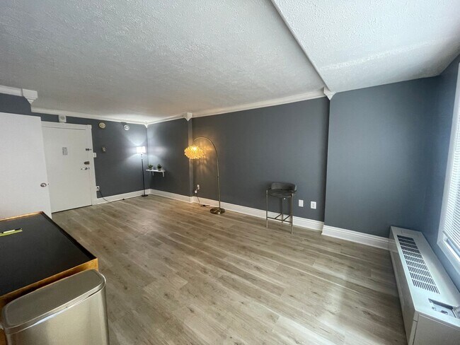 Building Photo - Logan Circle Spacious Efficiency w/Full Bath, All Utilities Included, Pool and 24 Hour Concierge