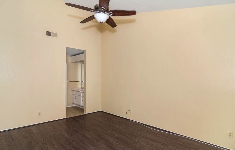 Master Br, walk in closet and updated vanity (not pictured) - 5193 68th St