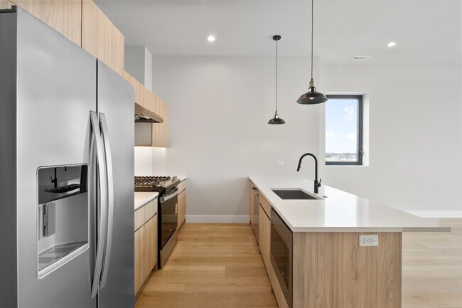 Building Photo - 2505 W Farragut Ave