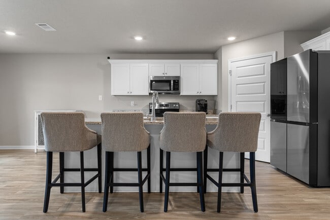 Building Photo - 8588 Palmetto Dr