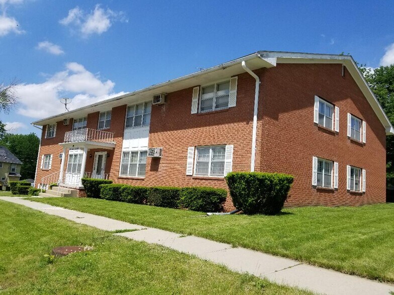 Primary Photo - 110 N Maple St