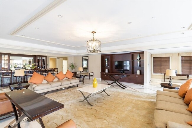 Building Photo - 19900 E Country Club Dr