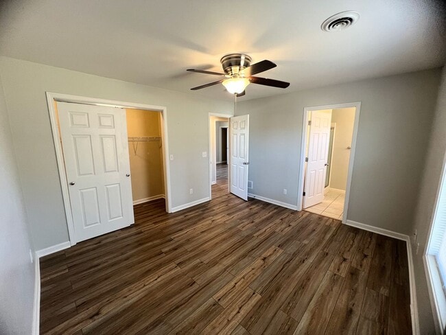 Building Photo - Newly Renovated Fenced Home Close to FLW!