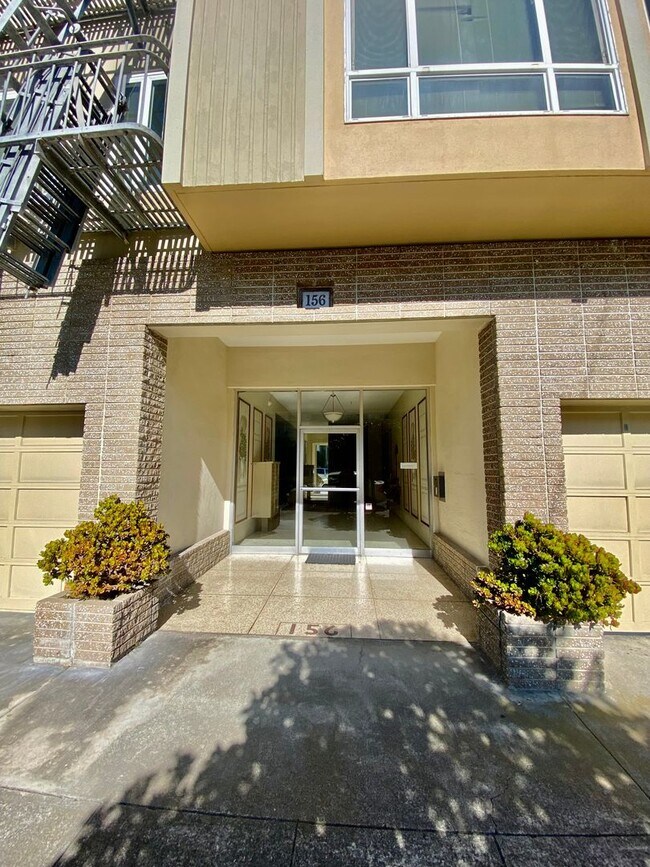 Building Photo - 156 9th Ave