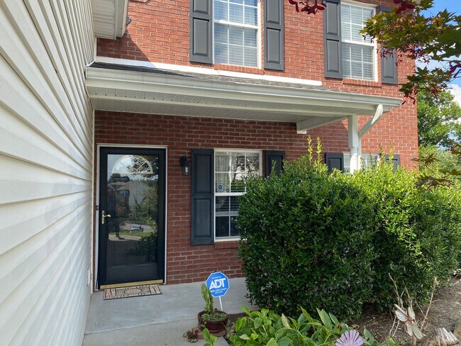 Building Photo - Knoxville 37931 - 4 bedroom, 2.5 bath home - Contact Susan Calabrese (865) 591-9204