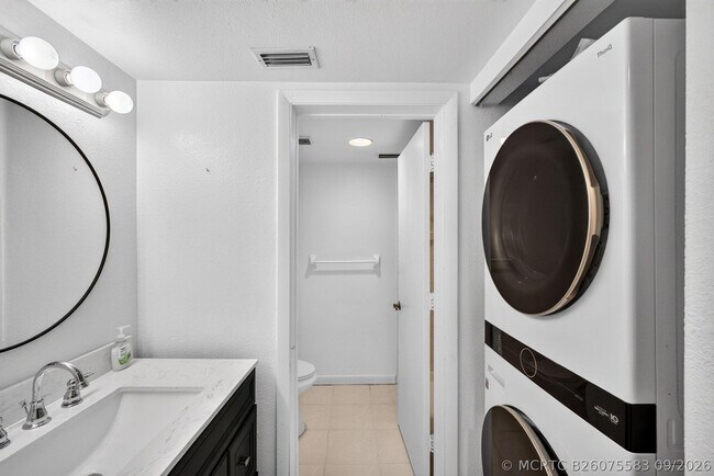 Building Photo - 1628 SE Green Acres Cir
