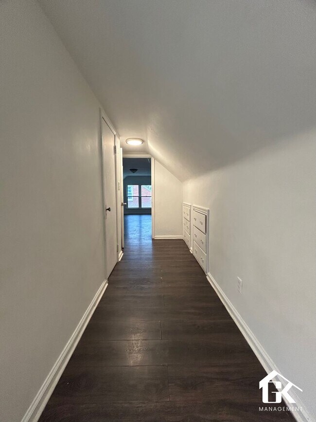 Building Photo - 5915 Farmbrook St