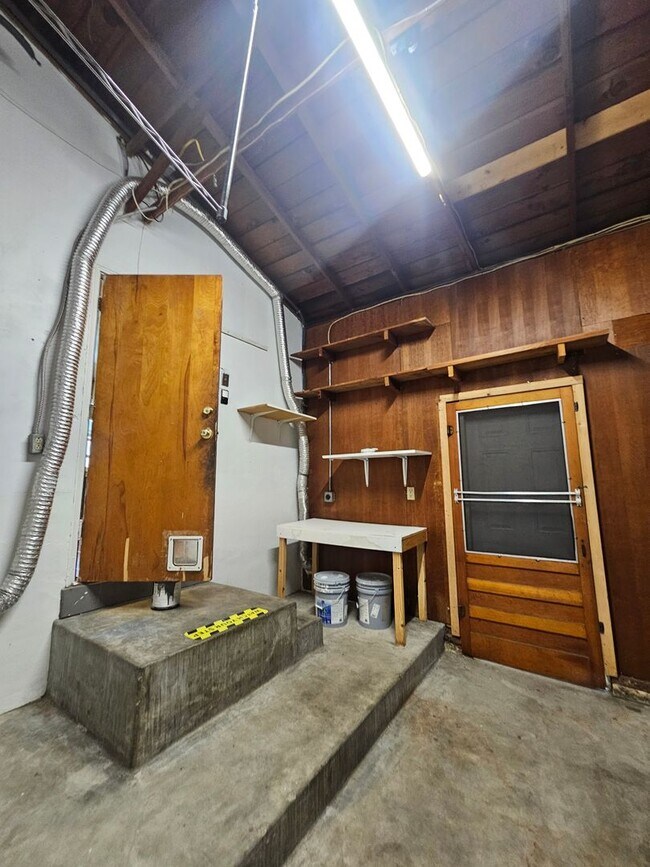 Building Photo - 7186 Central Ave