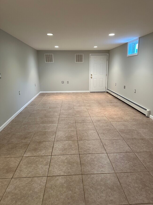 Building Photo - 27 Southview Cir