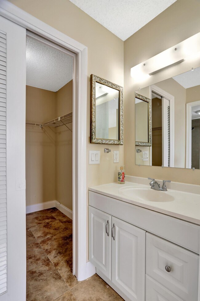 Building Photo - 3 Royal Palm Way