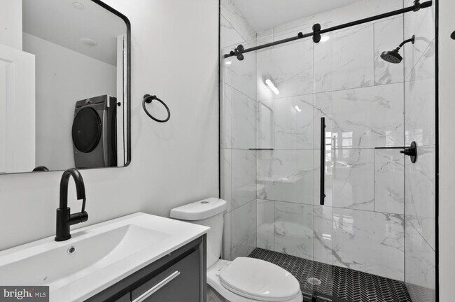 Building Photo - 2331 E York St