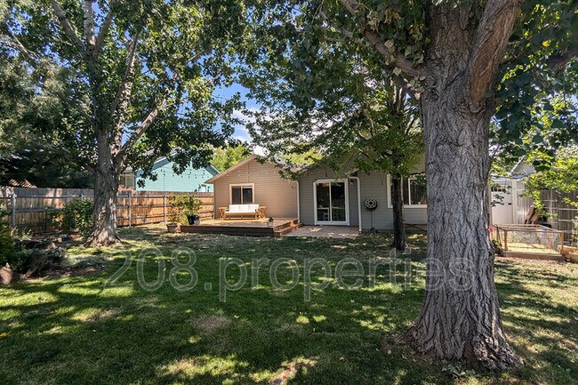 Building Photo - 5903 S Snowdrop Pl