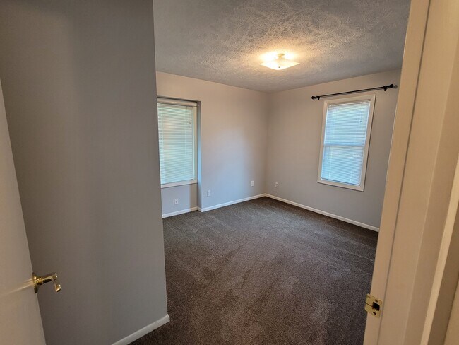 Building Photo - 1423 Smithfield Ave