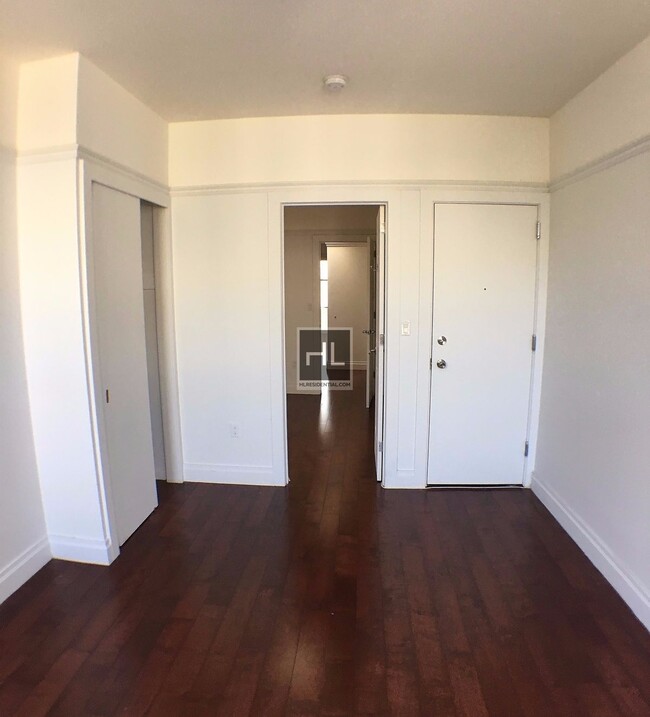 Building Photo - HARMAN STREET / Spacious 1-Bed (2-Flex) / ...