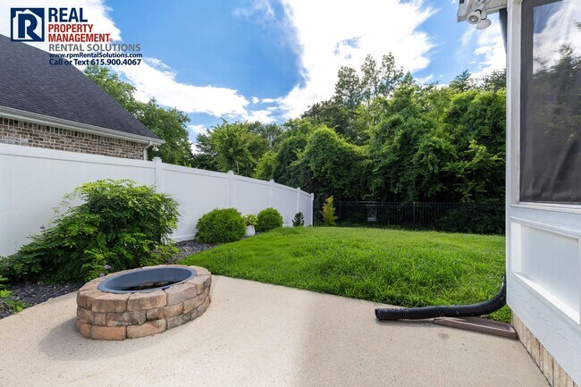 Building Photo - Gorgeous, Luxury 3 bd home with bonus room and screened in patio! Triple Siegle Schools!