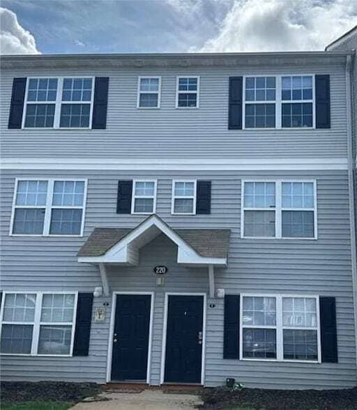 Primary Photo - 220 Campus Dr