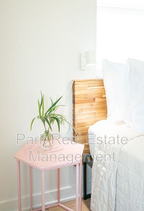 Building Photo - 901 E Edenton St