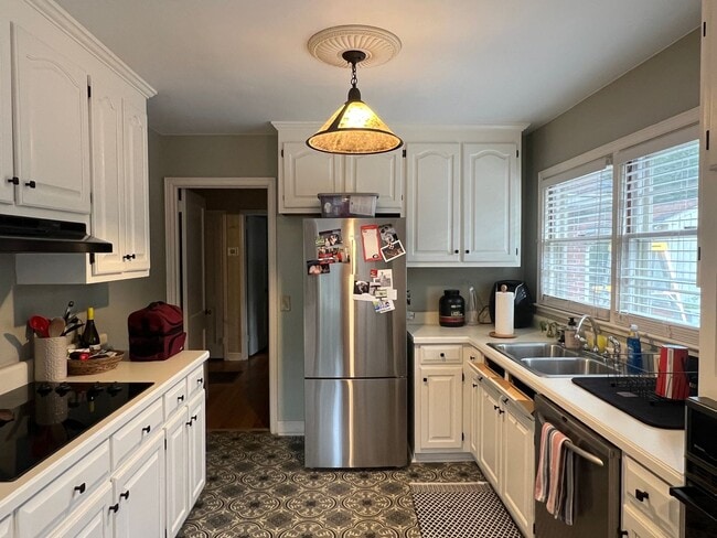 Building Photo - Cute Home in Midtown