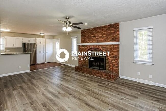 Building Photo - 3 Bedroom Pet-Friendly Home in LEAVENWORTH, KS with Main Street Renewal