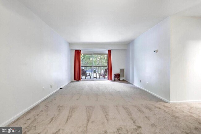 Building Photo - 5912 Cove Landing Rd