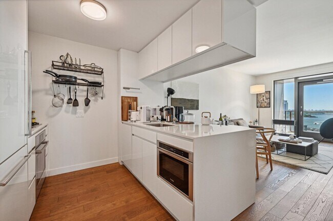 Building Photo - 99 Hudson St