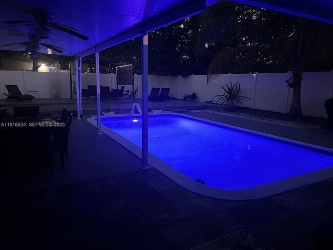 Building Photo - 4420 NW 30th Ct