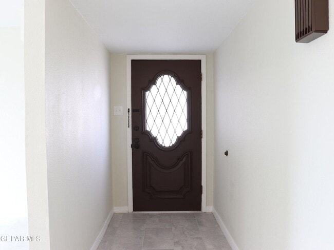 Building Photo - Beautiful 3 bed/2 baths and more for RENT