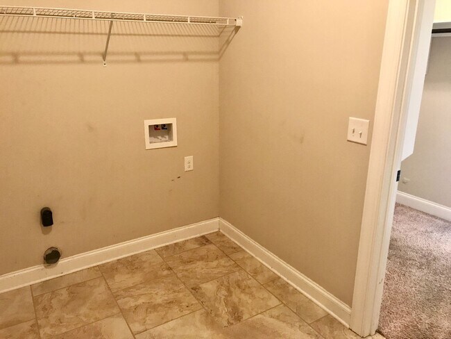 Building Photo - 530 Salterton Way