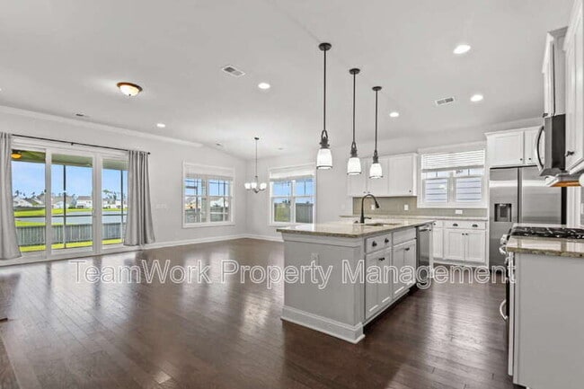 Building Photo - 123 Whaler Ave