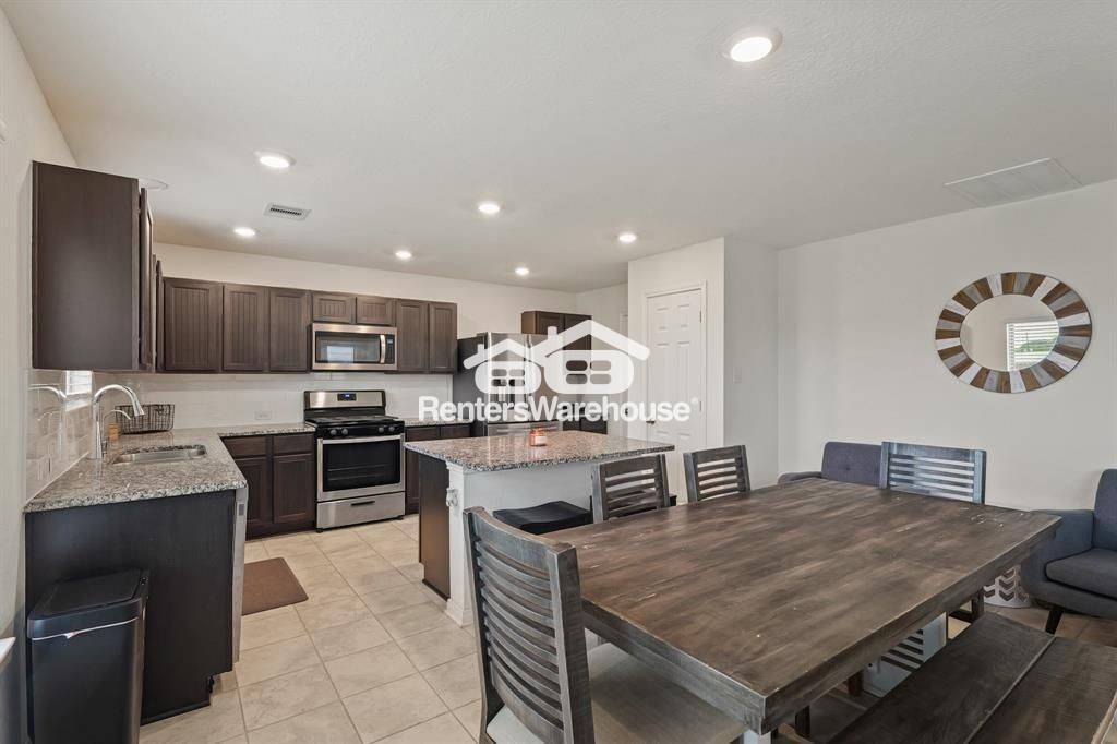 Building Photo - 4826 Hickory Deer Ln